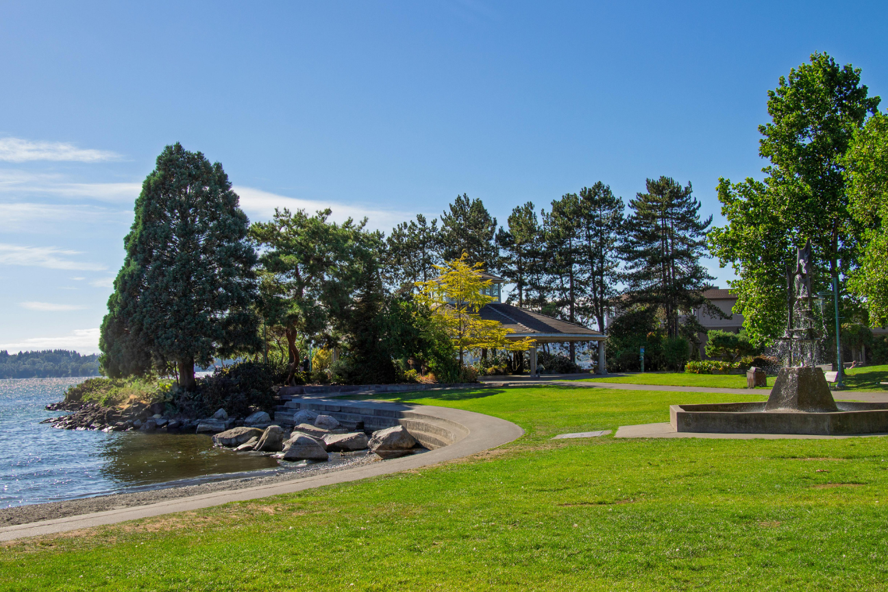 Kirkland lakeside park on Lake Washington